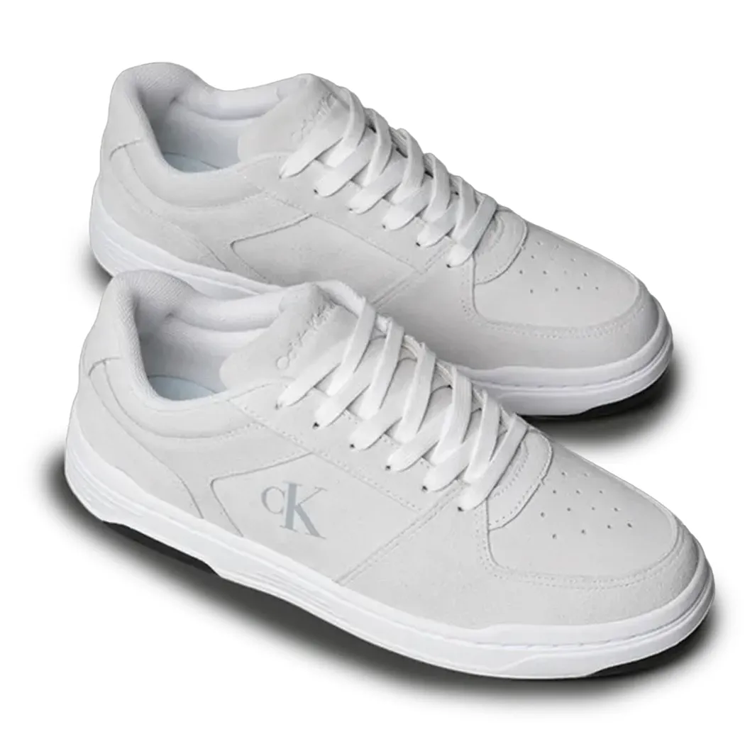 Tênis Calvin Klein branco em couro natural em vista frontal, ideal para uso casual